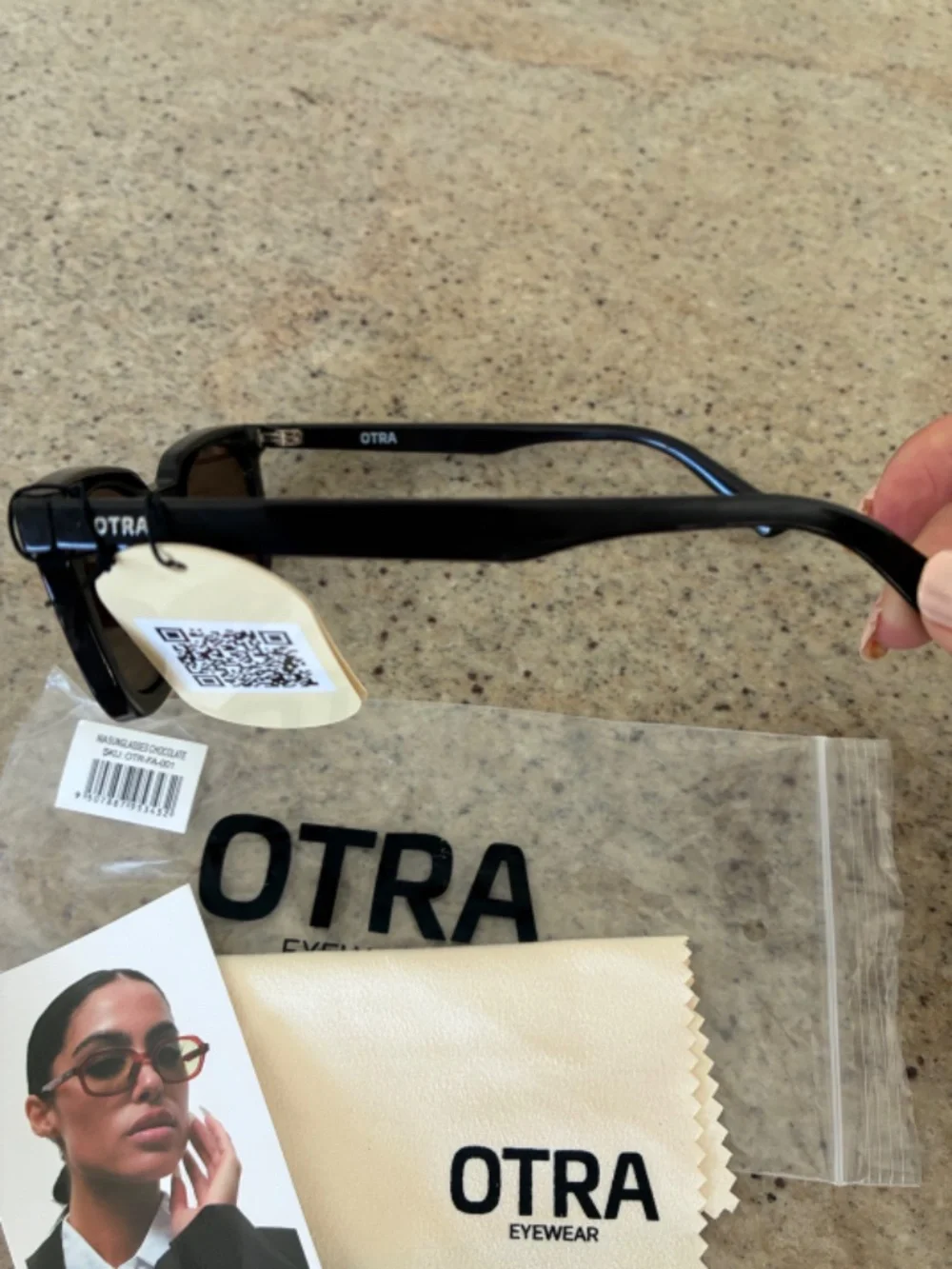 NWT OTRA Eyewear Nia Black Classic Wayfarer Sunglasses